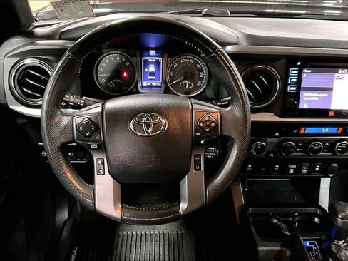 Used 2019 Toyota Tacoma TRD Sport image 6