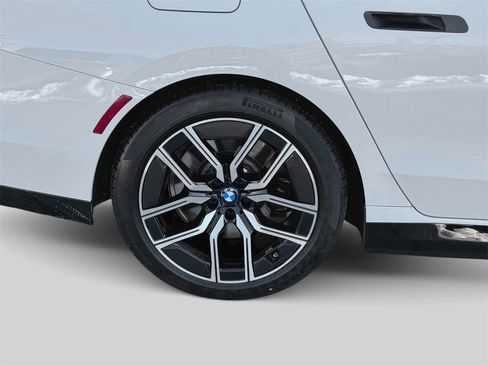Certified 2025 BMW 750e xDrive w/ Premium Package image 9