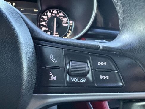 Used 2018 Alfa Romeo Stelvio Base AWD 4dr Crossover image 37