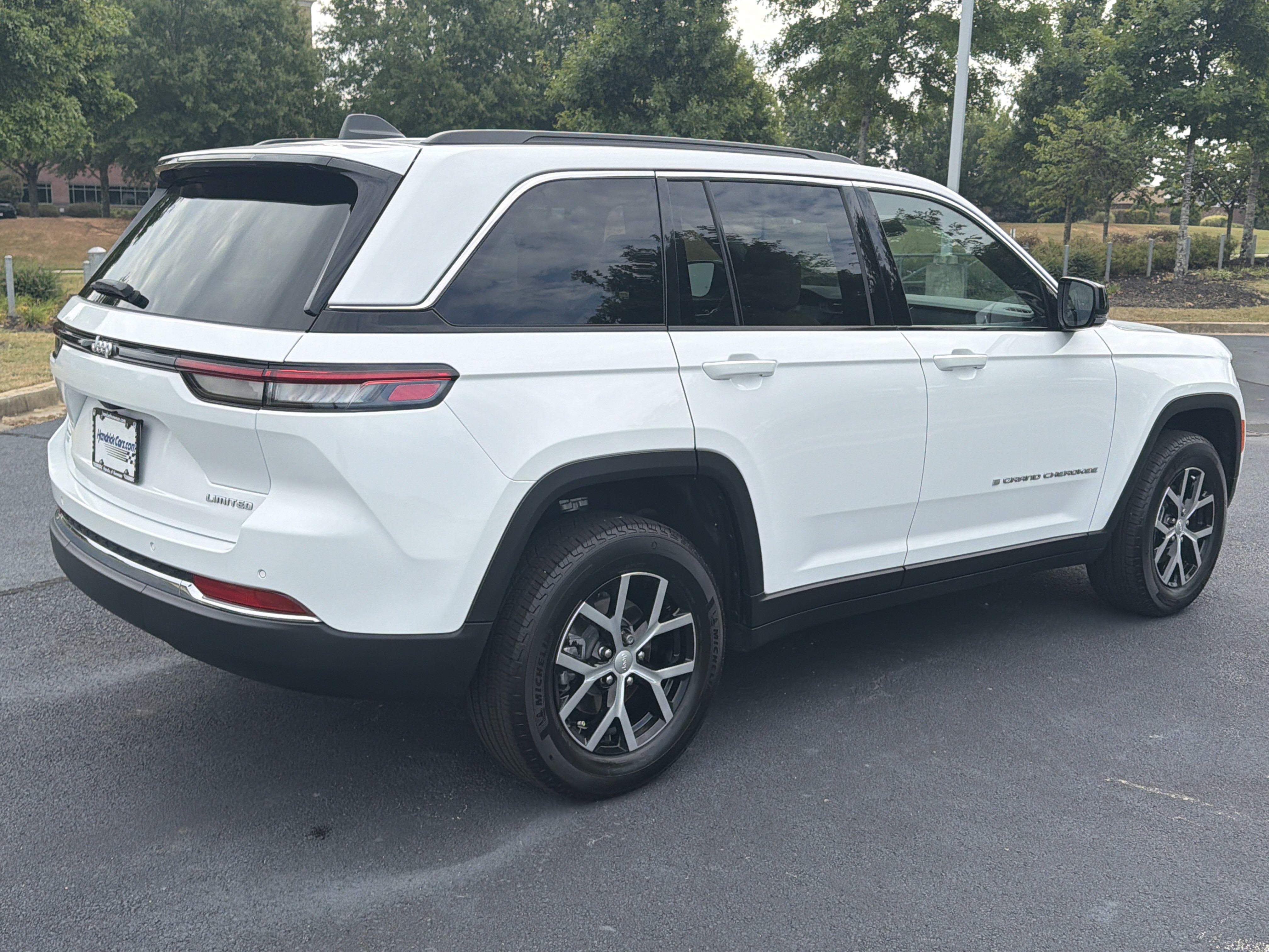 Used 2025 Jeep Grand Cherokee Limited RWD image 9