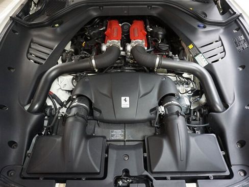 Used 2017 Ferrari California T RWD image 6
