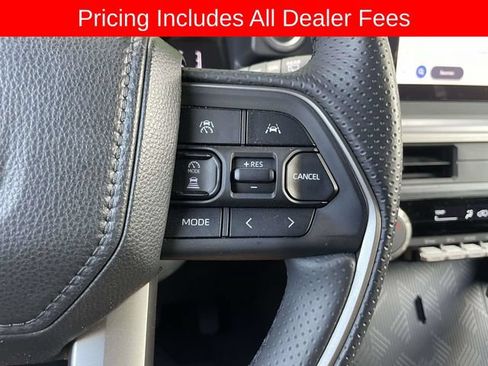 Used 2025 Toyota 4Runner SR5 AWD/4WD image 27
