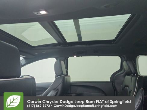 Used 2025 Chrysler Pacifica Limited FWD image 31