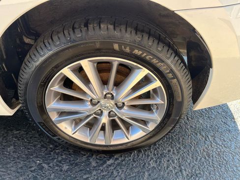 Used 2015 Toyota Corolla LE FWD image 15