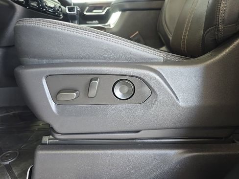 Used 2025 Chevrolet Silverado 1500 High Country image 15