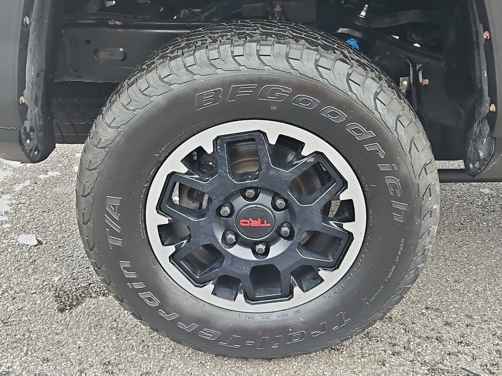 Used 2024 Toyota Tacoma TRD Off-Road AWD/4WD image 7