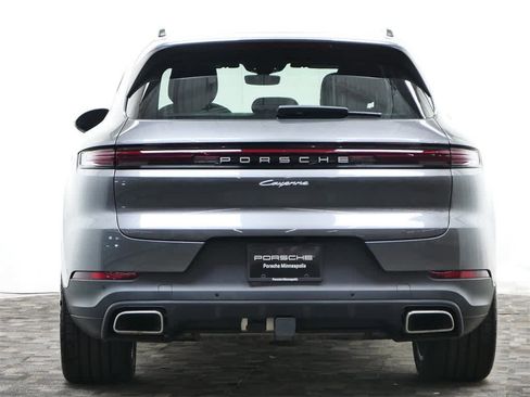 Used 2025 Porsche Cayenne image 6