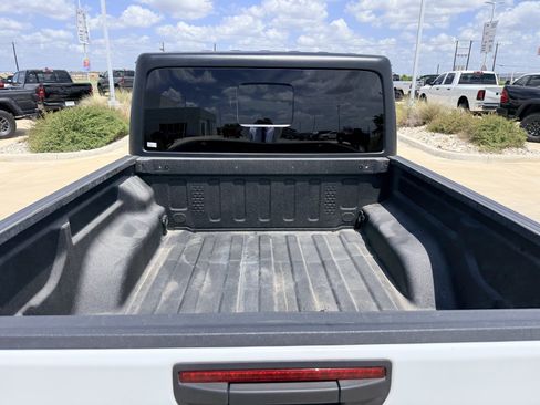 Used 2022 Jeep Gladiator Sport AWD/4WD image 13