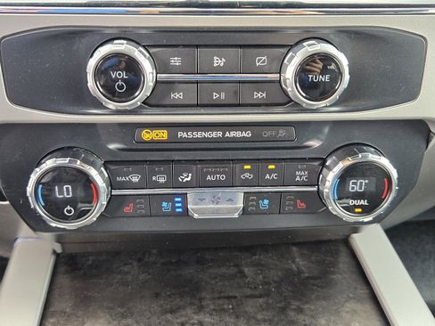 Used 2022 Ford F350 Lariat w/ Lariat Ultimate Package AWD/4WD image 18