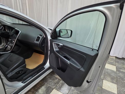 Used 2015 Volvo XC60 T6 AWD/4WD image 10