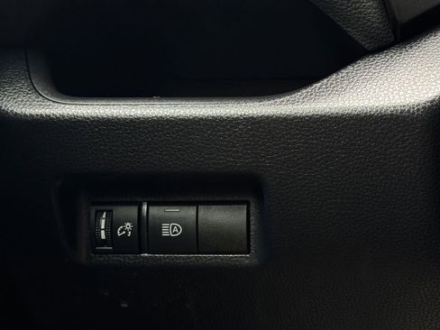 Certified 2019 Toyota RAV4 LE AWD/4WD image 28