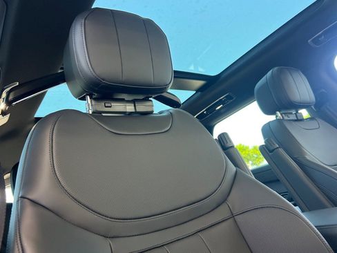 New 2026 Land Rover Range Rover Sport SE AWD/4WD image 23