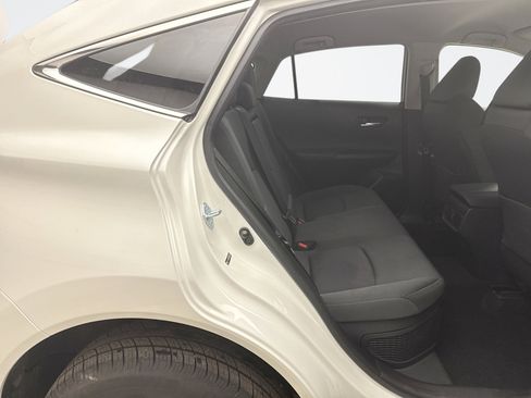 Used 2021 Toyota Venza LE w/ Carpet Mat Package (TMS) image 18