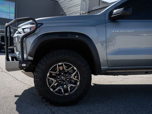 Used 2024 Chevrolet Colorado ZR2 w/ Technology Package AWD/4WD image 4