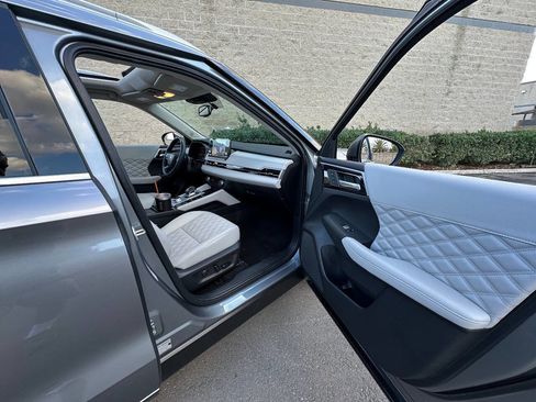 Used 2023 Mitsubishi Outlander SEL image 24