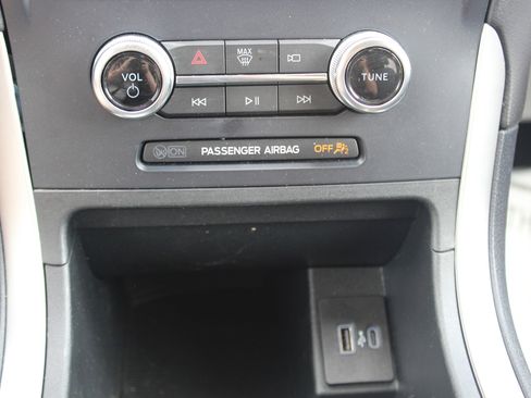 Used 2024 Ford Edge SEL image 13