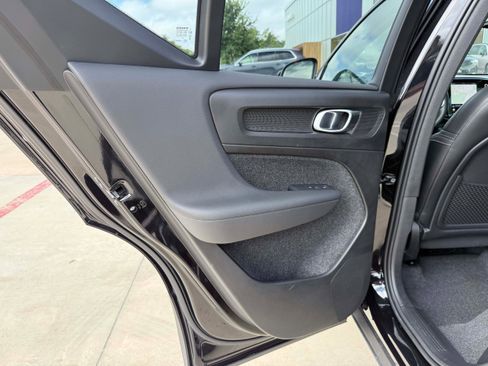 Certified 2025 Volvo XC40 B5 Plus AWD/4WD image 15
