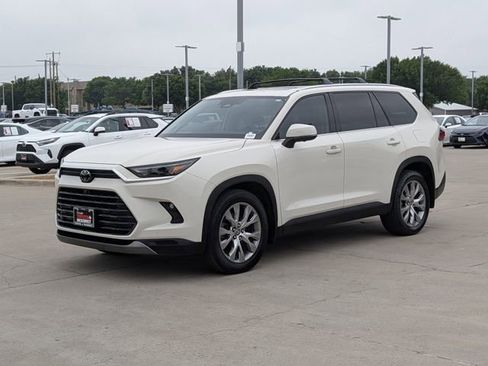 Used 2024 Toyota Grand Highlander AWD image 10
