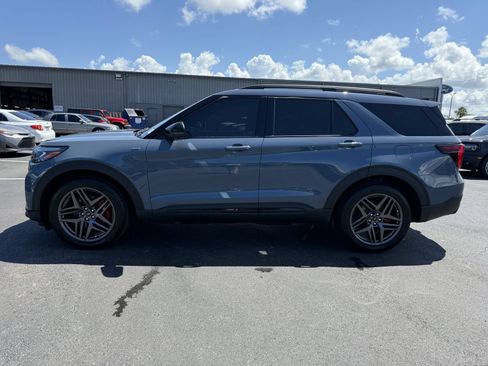 Certified 2026 Ford Explorer ST-Line w/ ST-Line Street Pack RWD image 9