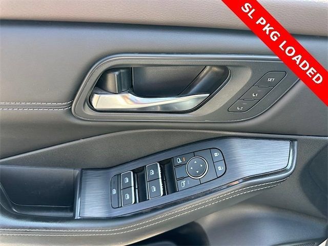 Used 2023 Nissan Rogue SL AWD/4WD image 15