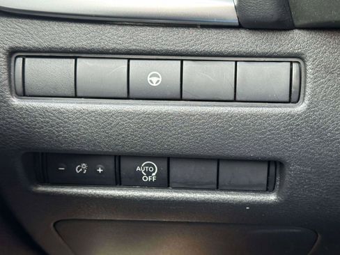 Used 2023 Nissan Rogue SV image 18