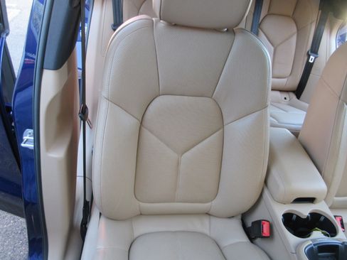 Used 2024 Porsche Macan image 25