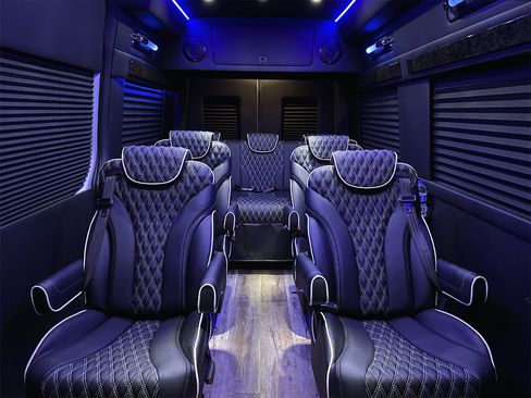 Used 2023 Mercedes-Benz Sprinter 2500 image 4