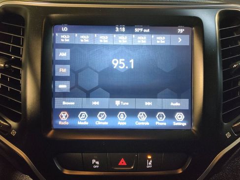 Used 2021 Jeep Cherokee Latitude Lux w/ Comfort/Convenience Group image 25