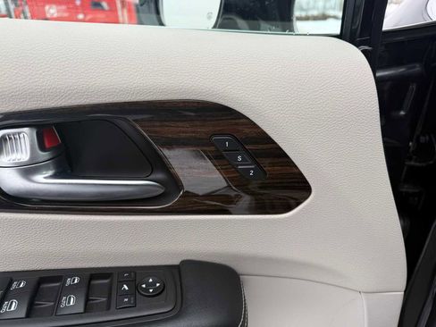 Used 2023 Chrysler Pacifica Limited image 12