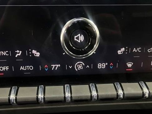 Used 2025 GMC Yukon XL Denali image 37