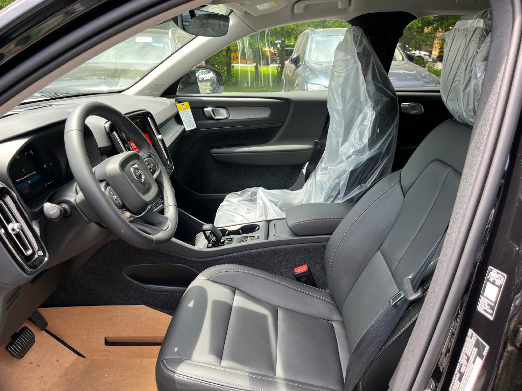 New 2026 Volvo XC40 B5 Core w/ Climate Package AWD/4WD image 10