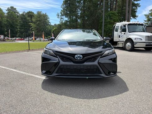 Used 2022 Toyota Camry SE FWD image 3