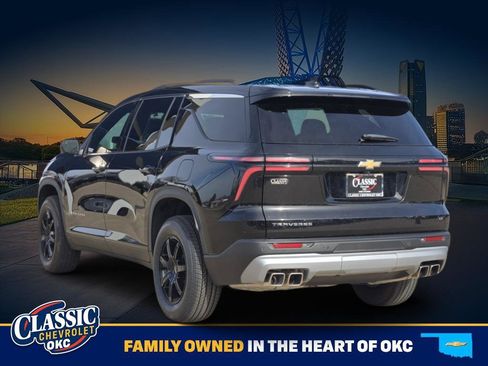 Used 2024 Chevrolet Traverse LT image 5