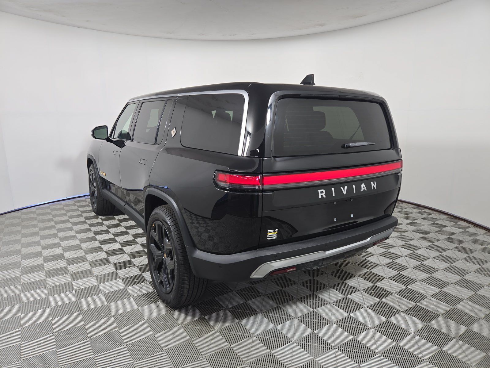 Used 2023 Rivian R1S Adventure Quad AWD/4WD image 3