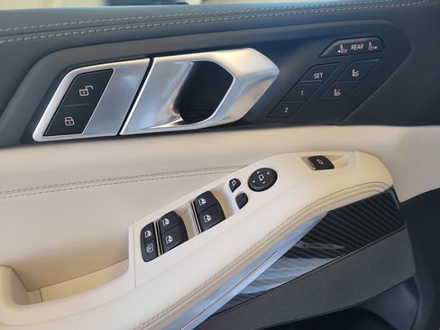 New 2026 BMW X7 M60i image 18