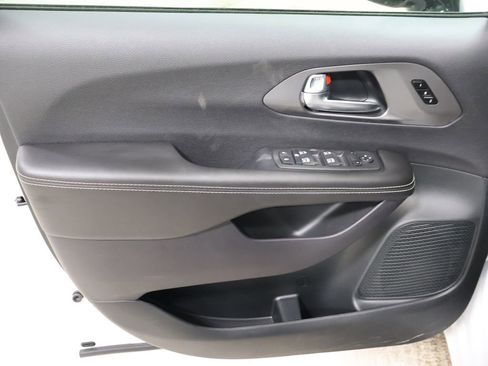 New 2026 Chrysler Pacifica Select image 11