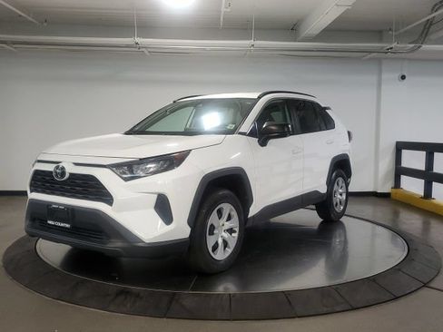 Used 2021 Toyota RAV4 LE FWD image 3