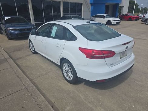 Used 2018 Ford Focus SE FWD image 5