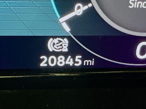 Used 2025 Volkswagen Atlas Cross Sport SE image 19