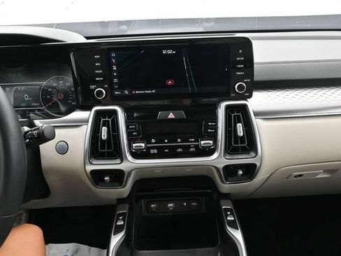 Used 2023 Kia Sorento EX AWD/4WD image 12