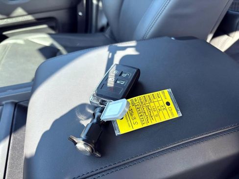 Used 2025 Land Rover Defender 110 S image 30