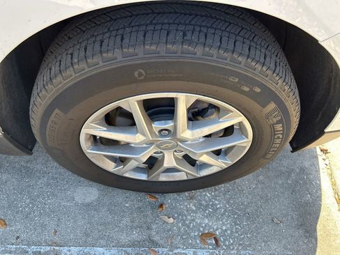 Used 2023 Chevrolet Equinox LS image 7