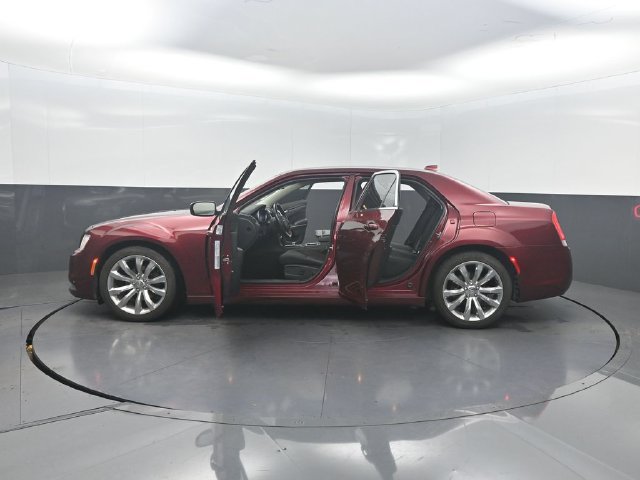 Used 2019 Chrysler 300 Touring w/ Chrome Appearance Package RWD image 37