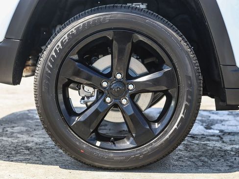 New 2025 Jeep Grand Cherokee Altitude image 12