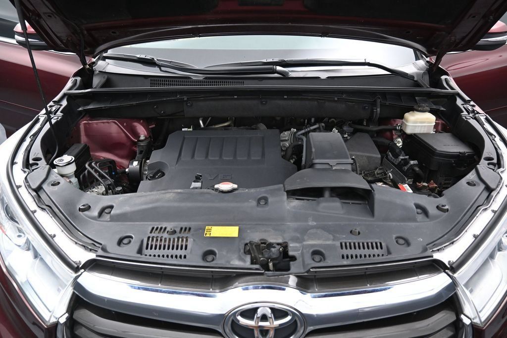 Used 2015 Toyota Highlander XLE AWD/4WD image 39
