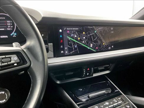 Used 2024 Porsche Cayenne image 19