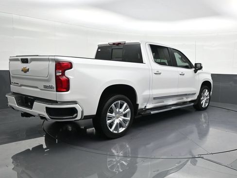 Used 2025 Chevrolet Silverado 1500 High Country w/ High Country Premium Package AWD/4WD image 5