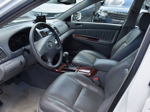 Used 2004 Toyota Camry XLE w/ VSC & Side Airbag Pkg FWD image 14