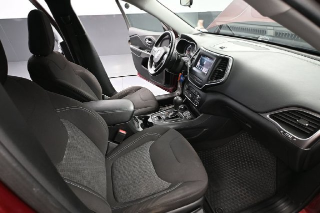 Used 2019 Jeep Cherokee Sport w/ Cold Weather Group AWD/4WD image 37