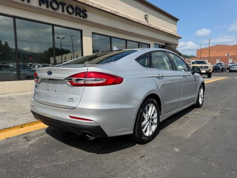 Used 2019 Ford Fusion SE FWD image 3